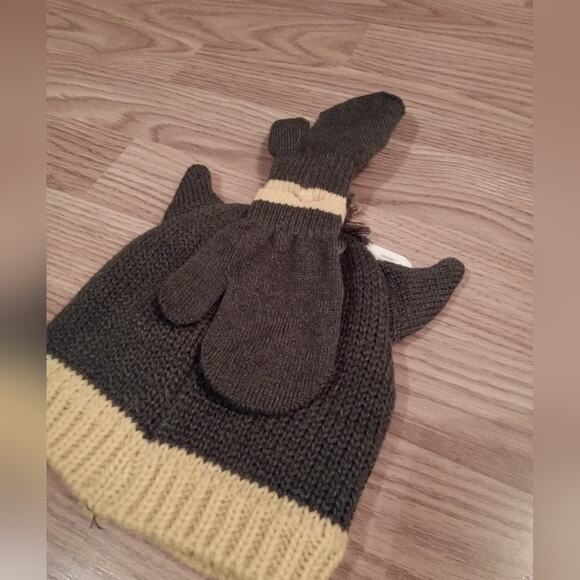 Boy's carter's NWT Hat & Mittens - Picture 4 of 11